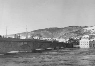 Römerbrücke Trier/Mosel bei Hochwasser