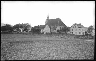Rüsseina. Blick zur Kirche