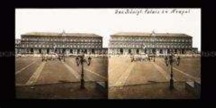 Blick über den Piazza del Plebiscito zum Palazzo Reale, Neapel