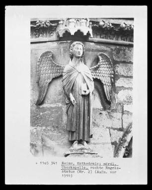 Engel mit geschlossenem Buch (Figur 2)