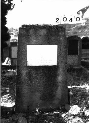 Grabstein 2040 (Index: 100096907) Maße HxBxT: 112x58x19 cm: Grabstein 2040