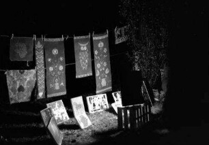 München, Schwabing: Gemälde-Ausstellung, Wandbehänge