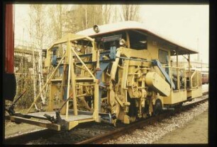 Lokomotive mit angehängter Maschine