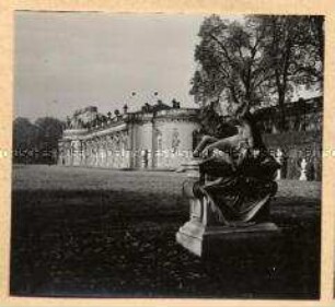 Potsdam, Sanssouci, Blick von den Hundegräbern Friedrichs II. zum Schloss