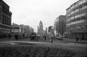 Berlin: Tauentzienstraße mit Gedächtniskirche und Winterbergplatz