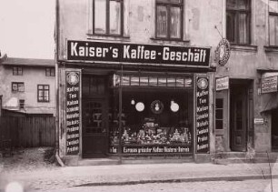 Wohnhaus mit Kaiser's Kaffee-Geschäft