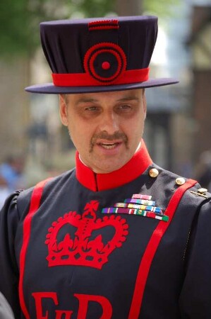 Porträt eiens Königlichen "Beefeaters" im Tower