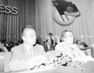 Egon Krenz beim 12. Kongress der DSF in Berlin (Ost)