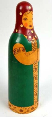 Matrjoschka als Hülle für eine Flasche