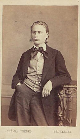 Franz Servais, stehend