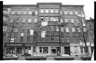 Kleinbildnegative: Besetztes Haus, Maaßenstr. 11-13, 1981