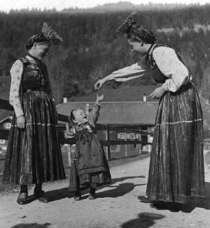 Bregenzer Wald, Volkstracht, "Magst a' Zuckerl?"
