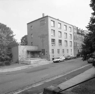 Chemnitz-Gablenz, Bernhardstraße 127/Ecke Pfarrstraße. Kirchgemeinde-Haus St.-Andreas. Straßenansicht mit Eingangsanbau