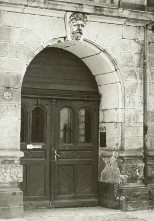 Dresden-Neustadt, Görlitzer Straße 35/37. Doppelwohnhaus mit Laden (um 1900). Portal (Nr. 35)