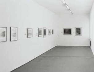 Raumaufnahme : Raumaufnahme im kleinen Saal in der Ausstellung: Arnold Schönberg - Das bildnerische Werk. 30.09.2001-18.11.2001