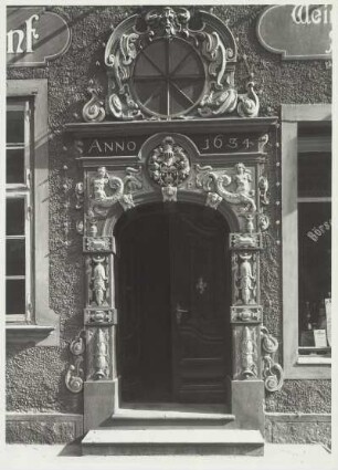 Westpreußen. Elbing (heute Elbląg). Reich geschmücktes barockes Portal eines Bürgerhauses aus dem Jahr 1634