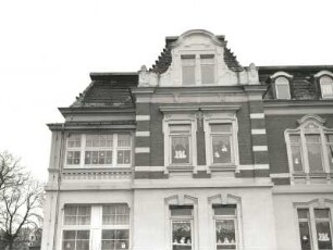 Wurzen, Lüptitzer Straße 2/4. Doppelwohnhaus (um 1900). Teilansicht der Fassade von Nummer 4