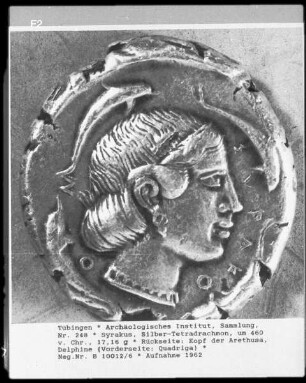 Silber-Tetradrachmon, 17,16 g, Rückseite: Kopf der Arethusa, Delphine (Vorderseite: Quadriga)