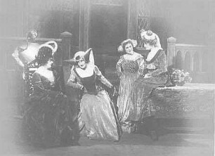 Helene Jung als Mrs. Meg Page, Irma Tervani als Mrs. Quickly, Grete Merrem-Nikisch als Ännchen Ford und Erna Fiebiger-Peisker als Alice Ford in "Falstaff" von Giuseppe Verdi. Staatsoper Dresden, Neueinstudierung 5.1.1924