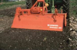 Fotografie: Gartenbautechnik-Freiland, Bodenbearbeitung, Bodenfräse