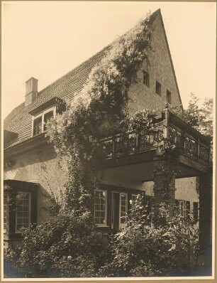 Landhaus Dr. Petz, Berlin-Nikolassee: Ansicht Gartenfassade Nahaufnahme des Balkons Nordostseite