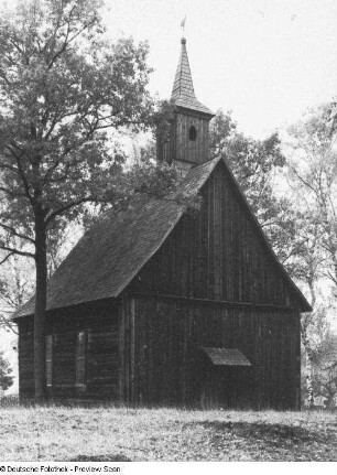 Boxberg/Oberlausitz-Sprey. Kapelle (Schrotholz. Um 1750, Dachreiter nach 1945). Ansicht von Nordwesten