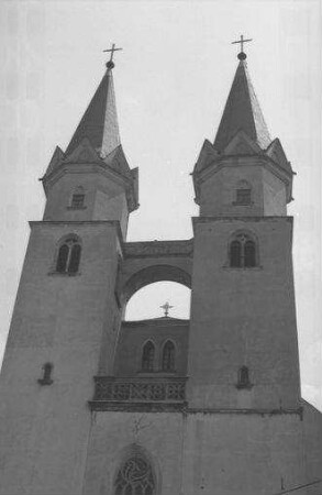 Hof: Türme der Michaeliskirche