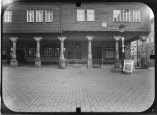 Arnstadt, Markt 15/12. Galerie (1585, Obergeschoß 1673). Straßenfront (Nr. 13/12)