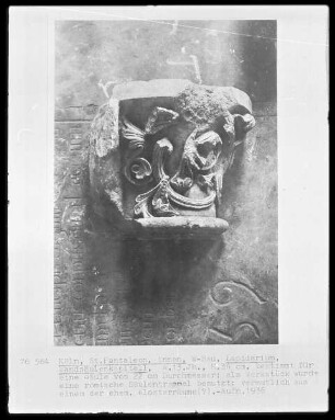 Fragment eines Wandsäulenkapitells