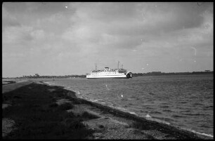 Grossenbrode: Fährschiff, Theodor Heuss, läuft in Hafen ein