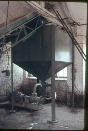 Futteraufbereitungsplatz für Mastschweine in der LPG Knoblauch