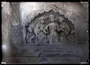 Klosterkirche; Grabmal im Chor