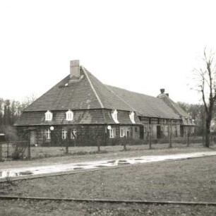 Mellenthin. Schloss (1575-1580). Wirtschaftsgebäude