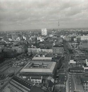 Hamburg, Blick vom Turm der Sankt-Petri-Kirche nach Nordwesten über den Jungfernstieg zum Fernsehturm