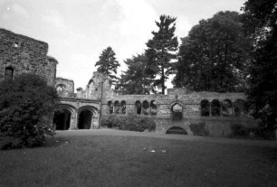 Gelnhausen: Barbarossa-Kaiserpfalz, romanische Mauer