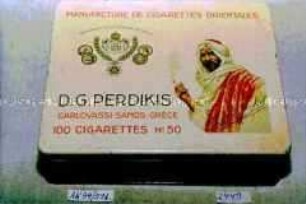 Blechdose für "100 CIGARETTES EXTRA No 50, MANUFACTURE DE CIGARETTES ORIENTALES, D.G.PERDIKIS" (Abbildung eines rauchenden Orientalen)