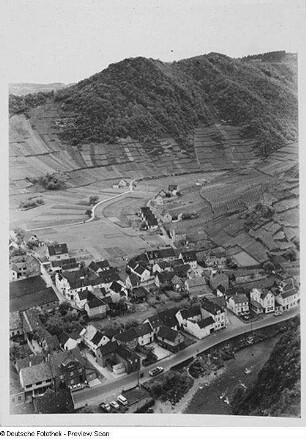 Mayschoß im Ahrtal, Blick auf den Ort von der Saffenburg