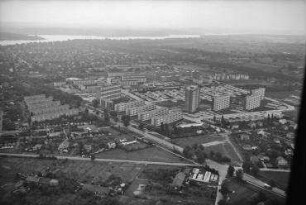 Luftaufnahme, Blick von Nord-Westen auf die Siedlung im südlichen Bereich der Heerstraße im Gebiet der Sandstraße und Meydenbauerweg. Berlin-Wilhelmstadt, Heerstraße