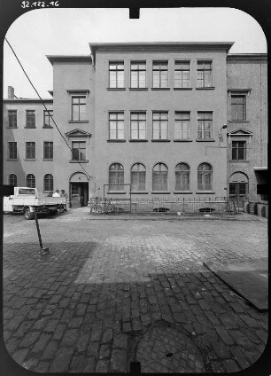 Leipzig-Lindenau, Merseburger Straße 56/58. Kommunale Berufsschule (Karl-Heine-Schule, um 1905). Hofansicht