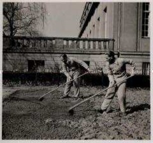 Berlin, Sport und Arbeit im Lazarett, Gartenarbeit