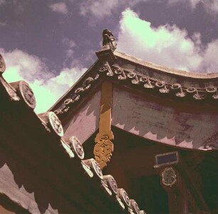 Dachgiebelschmuck eines buddhistischen Tempel