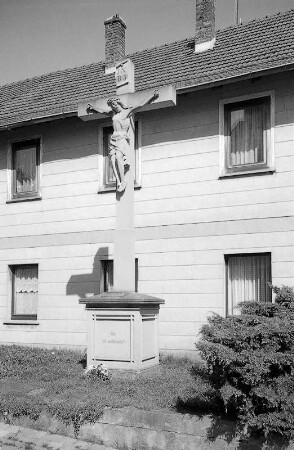 Hochkreuz (Hochkreuz); Rasdorf, Wiesenfelder Straße 10