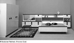 Doppelbett : Schlafzimmer "Linz" (1973; VEB Möbelkombinat Deutsche Werkstätten Hellerau). Flachstrecke mit Doppelbett