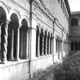 Chiostro Cosmatesco
