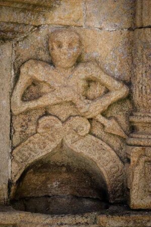 Frankreich. Bretagne. Finistere. La Roche Maurice. Enclos Paroissial. Umfriedeter Pfarrhof. Ossuaire. Beinhaus. 1640. Der Tod