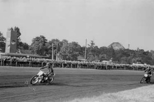 Volksfest in Karlshorst : Motorradrennen