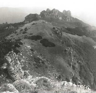 Ostkarpaten, Rumänien. Ceahlau-Massiv. Blick vom Ocolasul Mare (von Norden) auf Ocolasul Mic (1812 m)