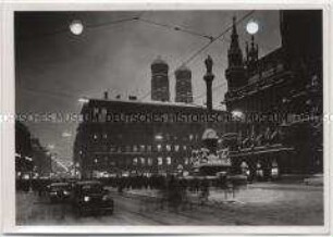 München, Marienplatz, Mariensäule und Rathaus
