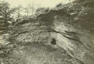 Falkenstein bei Dittersbach, (nordwestlich Böhmisch Kamnitz). Blick in einen ehemaligen Burg-Raum (Die Burg wurde wahrscheinlich im 13. Jahrhundert gegründet. Sie kam 1445 an Hynko von Dauba und wurde wohl 1445 von den Sechsstädten zerstört.)