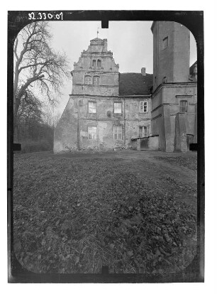 Groß Polzin-Quilow. Herrenhaus (2. H. 16. Jh., Umbau A. 17. Jh.). Hofseite (Teilansicht)